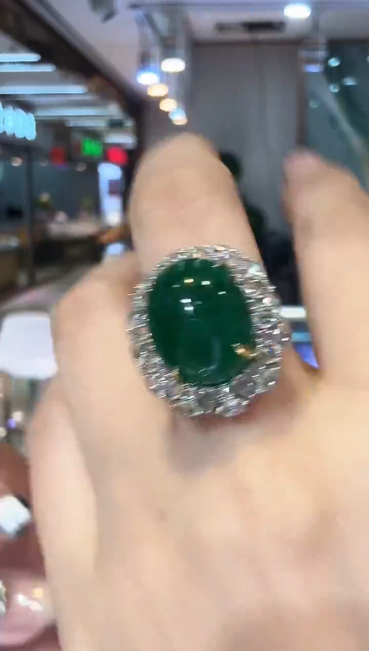 18K金镶嵌戒指祖母绿14.15ct