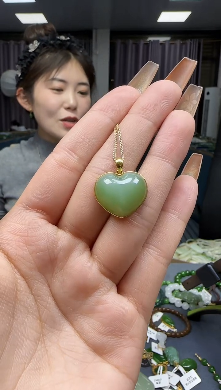 【闪购商品】和田玉挂件18K金镶嵌1