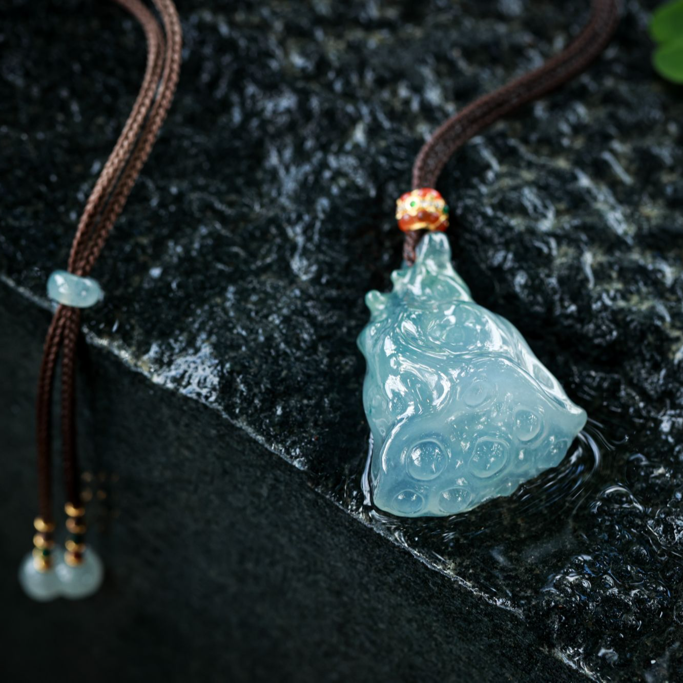 【庄家翡翠】冰玻飘花莲蓬翡翠挂件