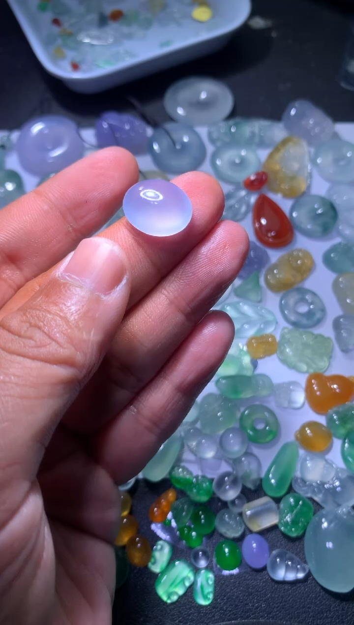 【闪购商品】翡翠颈饰未镶嵌蛋面
