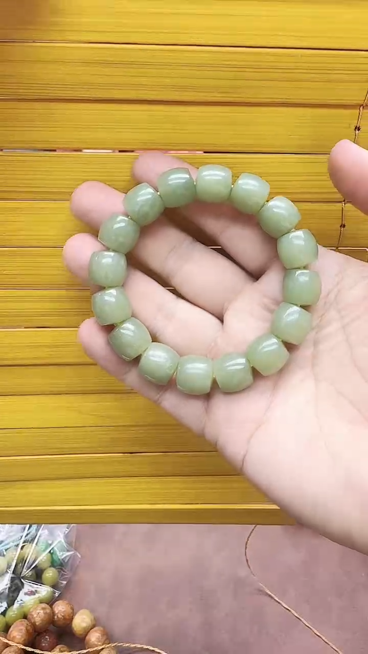 手串未镶嵌透闪石质玉多样性随机发货其一