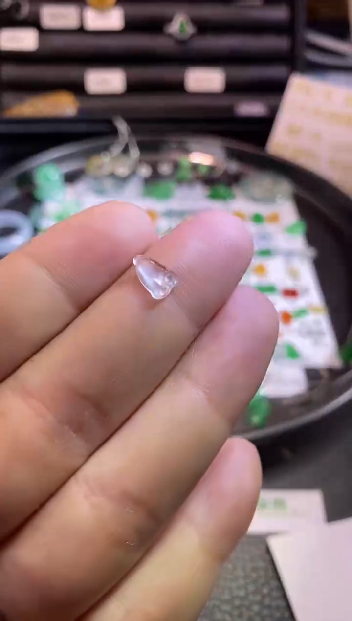 翡翠挂件未镶嵌莲蓬