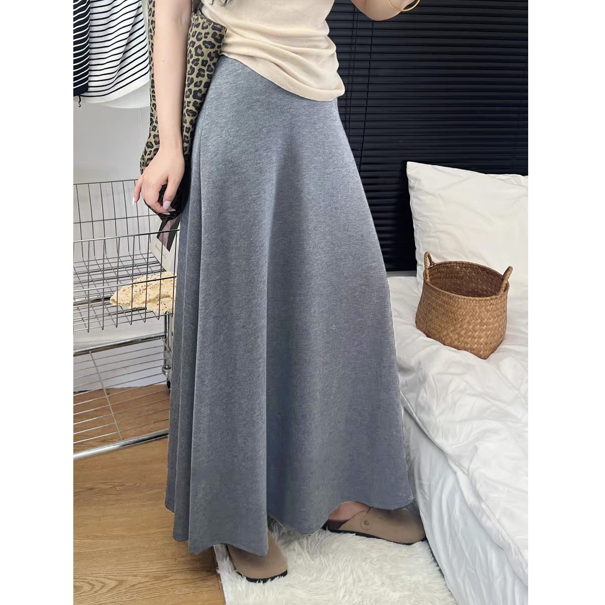 A字秋冬伞裙黑色半身裙2025女款爆款灰色裙子百搭打底长裙新款