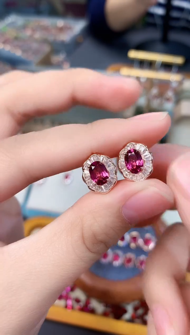 【闪购商品】石榴石耳钉银S925镶嵌天然镁铝