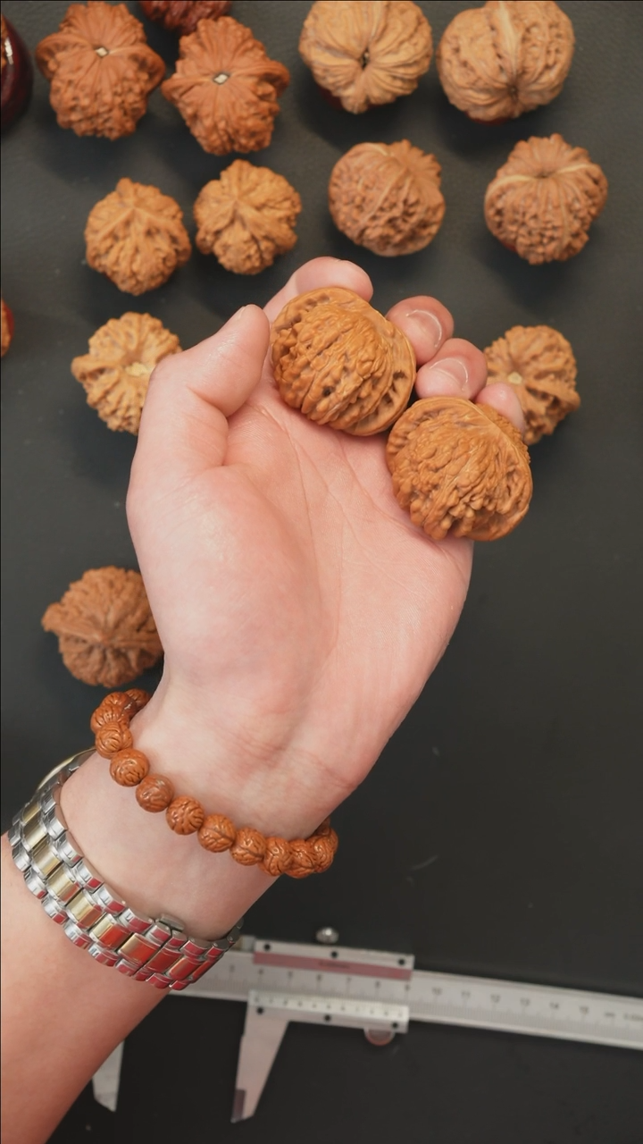 【闪购商品】文玩核桃吊坠四座楼大菊花