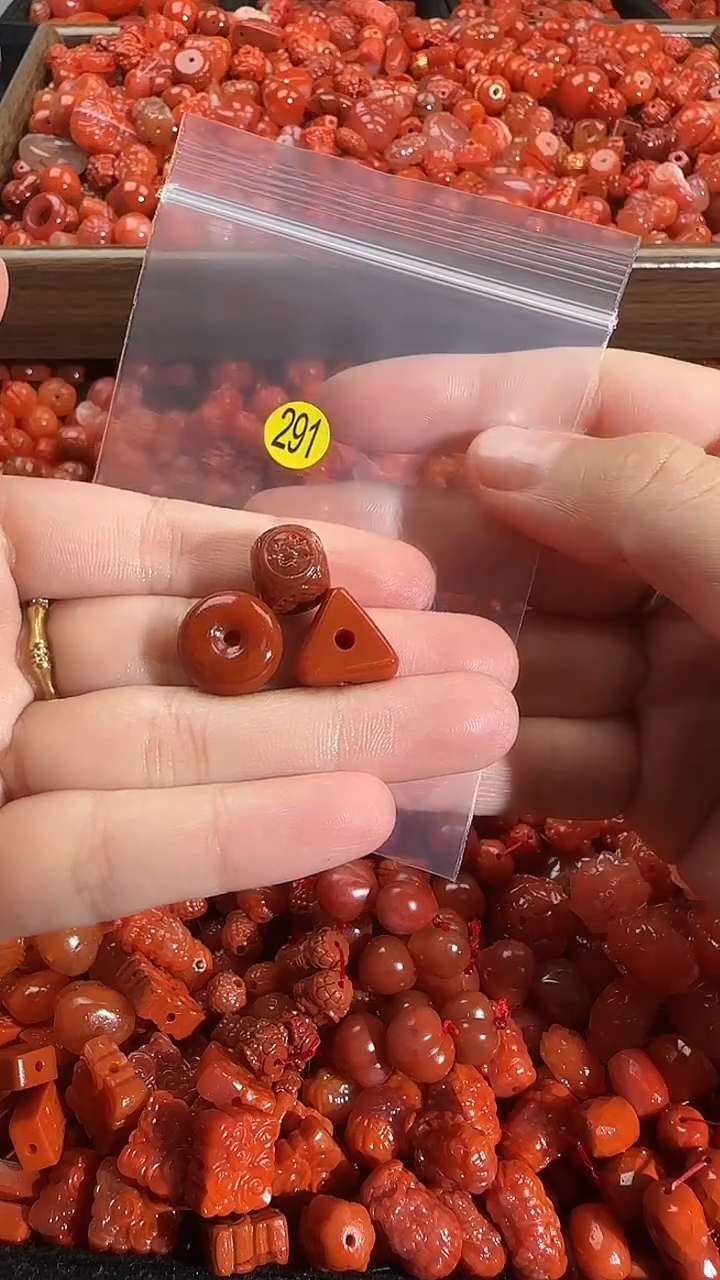 颈饰未镶嵌南红玛瑙1