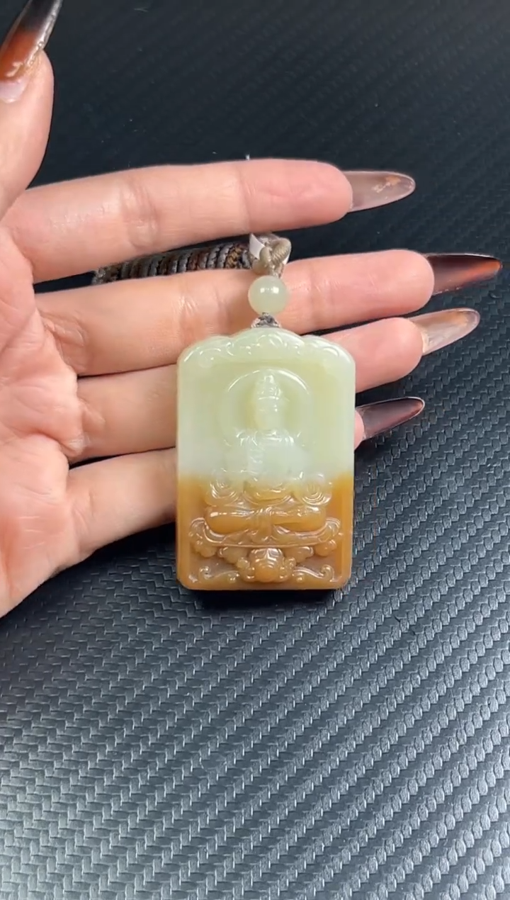 吊坠(赠链)未镶嵌和田玉若羌微色差吊坠k 