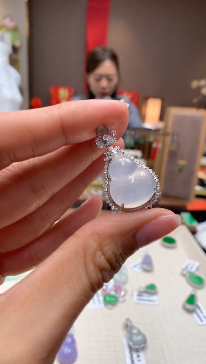 【闪购商品】翡翠颈饰18K金镶嵌葫芦