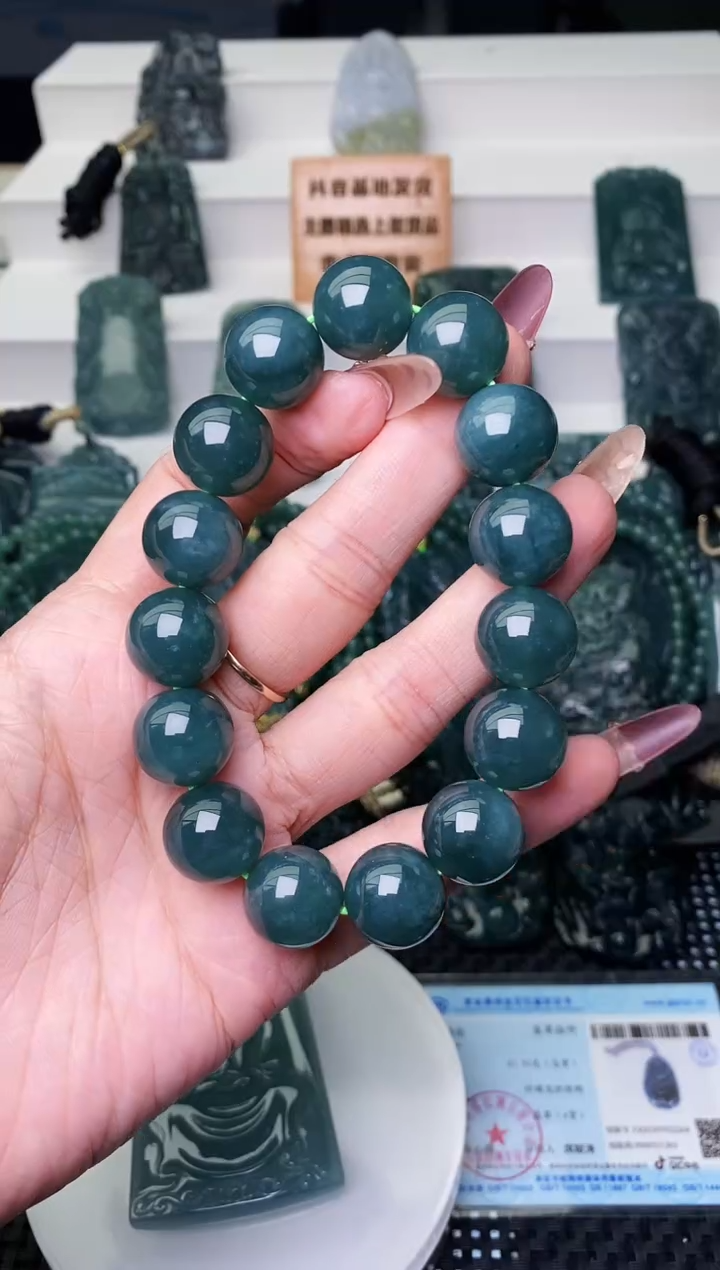 颈饰未镶嵌翡翠 