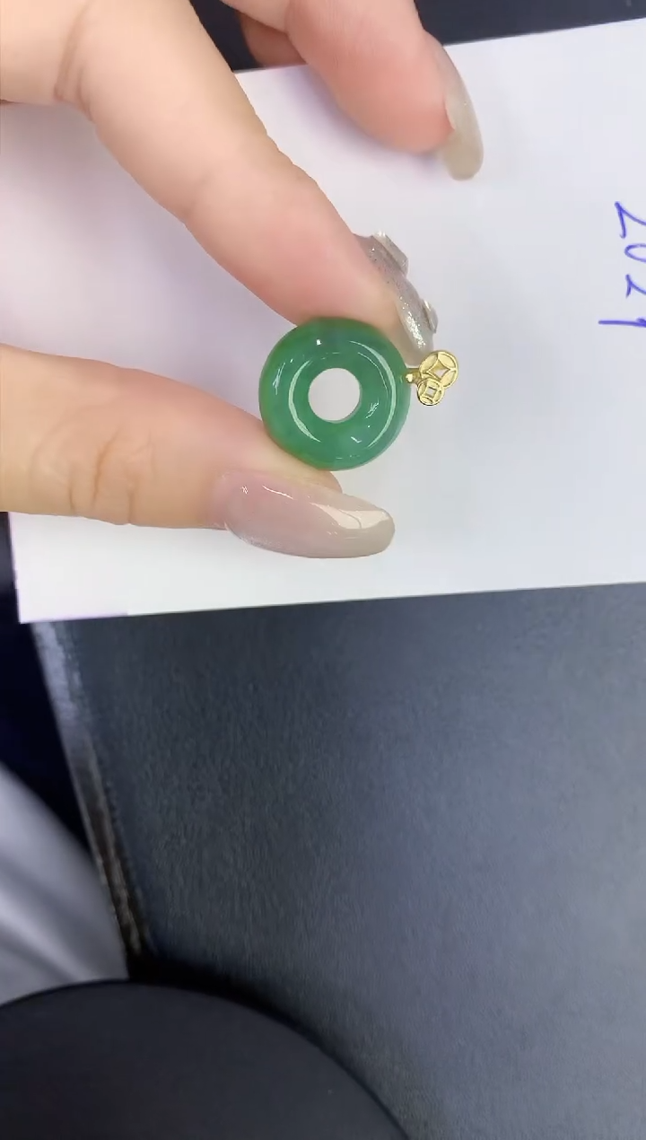 翡翠未镶嵌颈饰缅甸天然翡翠A货