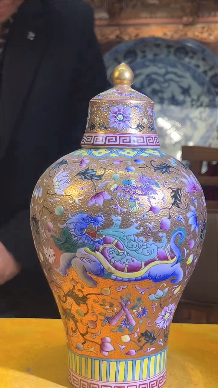 【闪购商品】瓷片220F现代工艺品一个