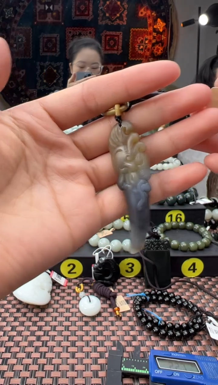 吊坠(赠链)未镶嵌和田玉楼兰三色吊坠