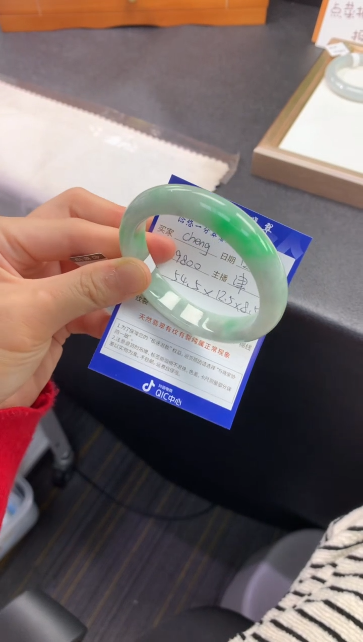 未镶嵌手镯翡翠C****️退货需手镯吊牌标签完好