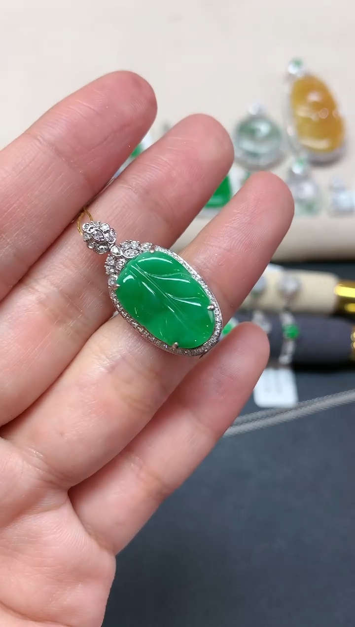【闪购商品】翡翠吊坠(不含链)18K金镶嵌Q78|6980