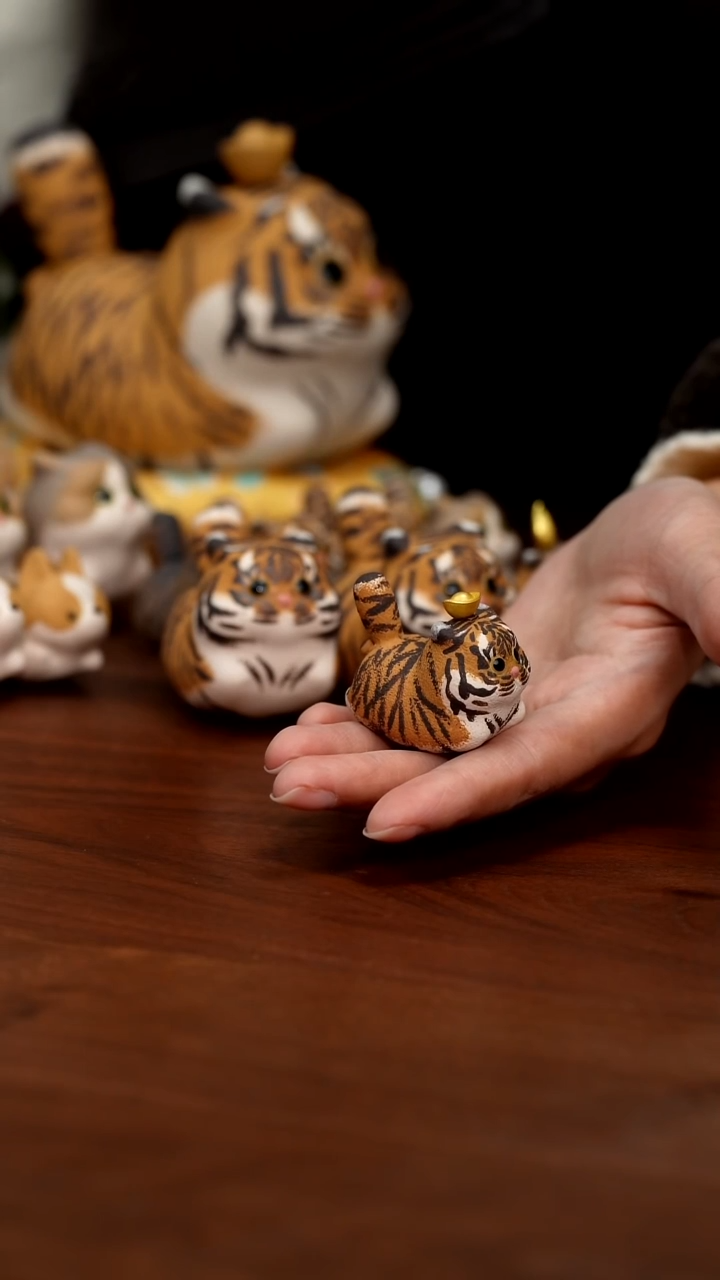 紫砂摆件迷你蛋蛋老虎（送元宝）