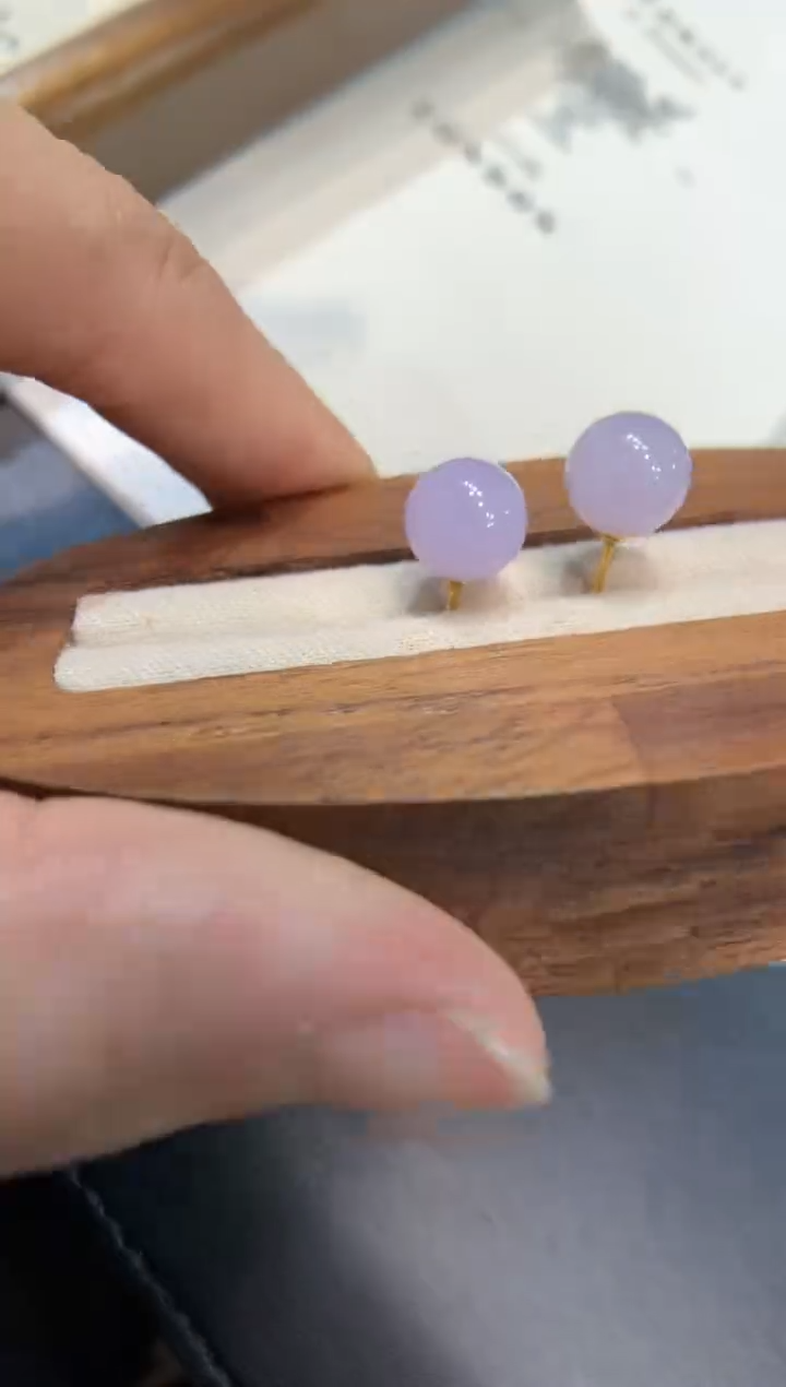 18K金镶嵌翡翠耳饰耳钉