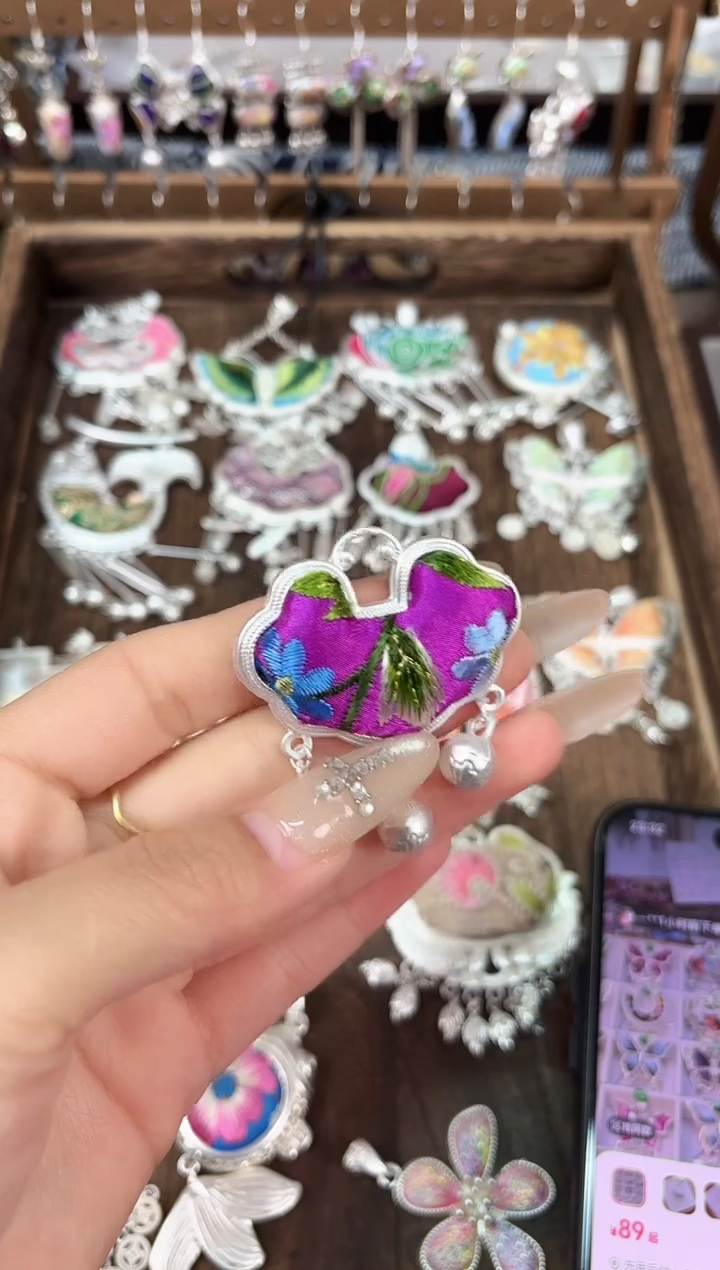 织绣民族风非遗老绣苗银饰品841