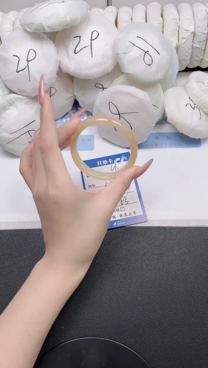 未镶嵌手镯石英质玉26-54