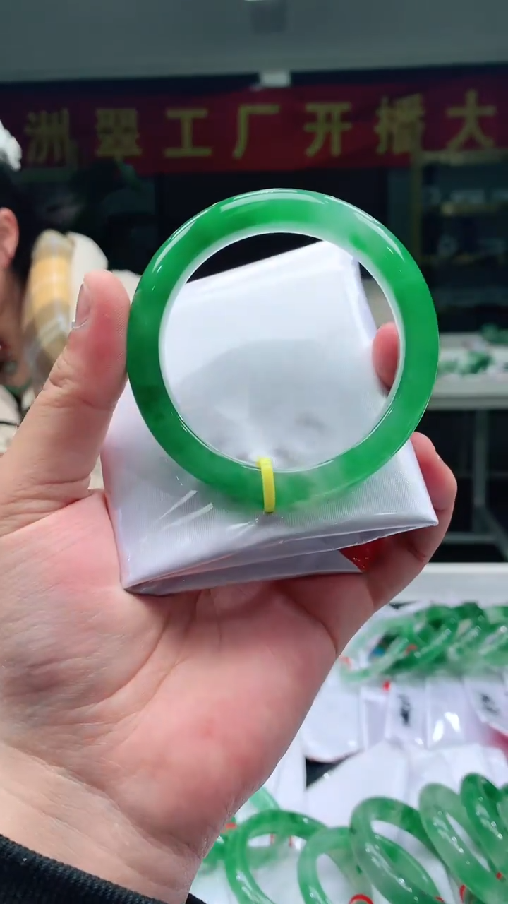 【闪购商品】石英质玉手镯未镶嵌手镯