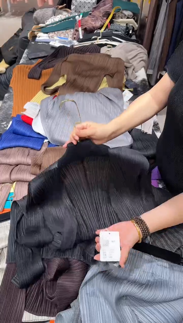 红****?3036黑色3码开衫