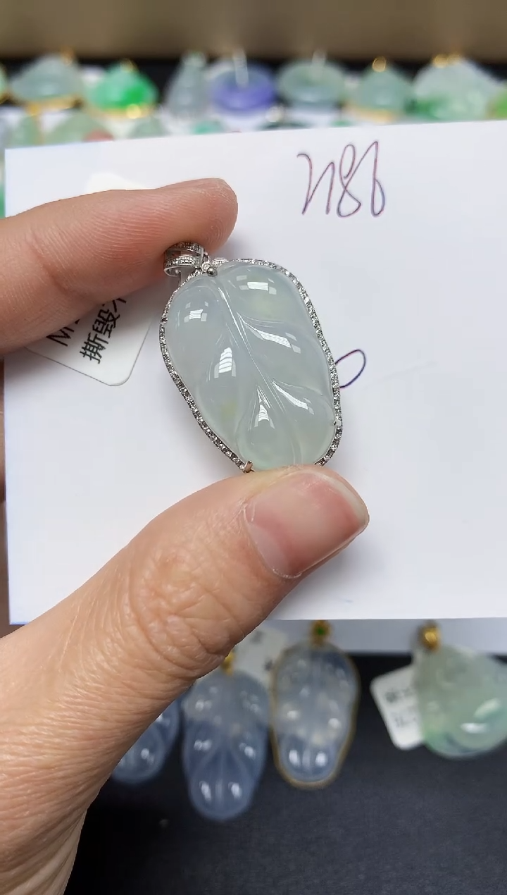 翡翠18K金镶嵌颈饰 天然翡翠A货