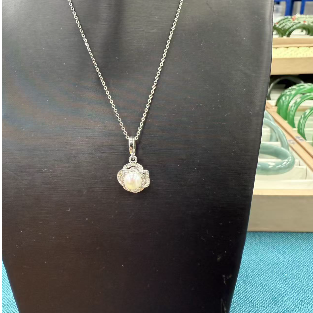 玉雅天成--淡水珍珠山茶花吊坠