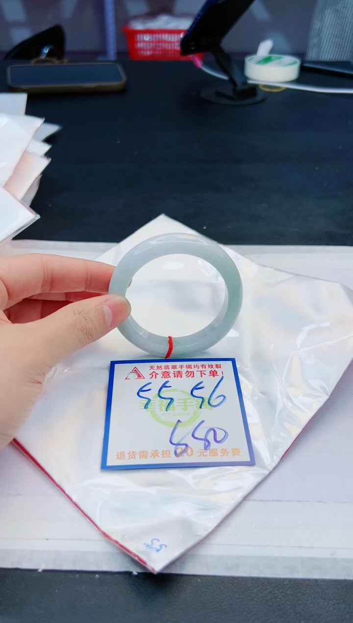 【闪购商品】翡翠手镯未镶嵌，质检证书图片色彩偏黑白