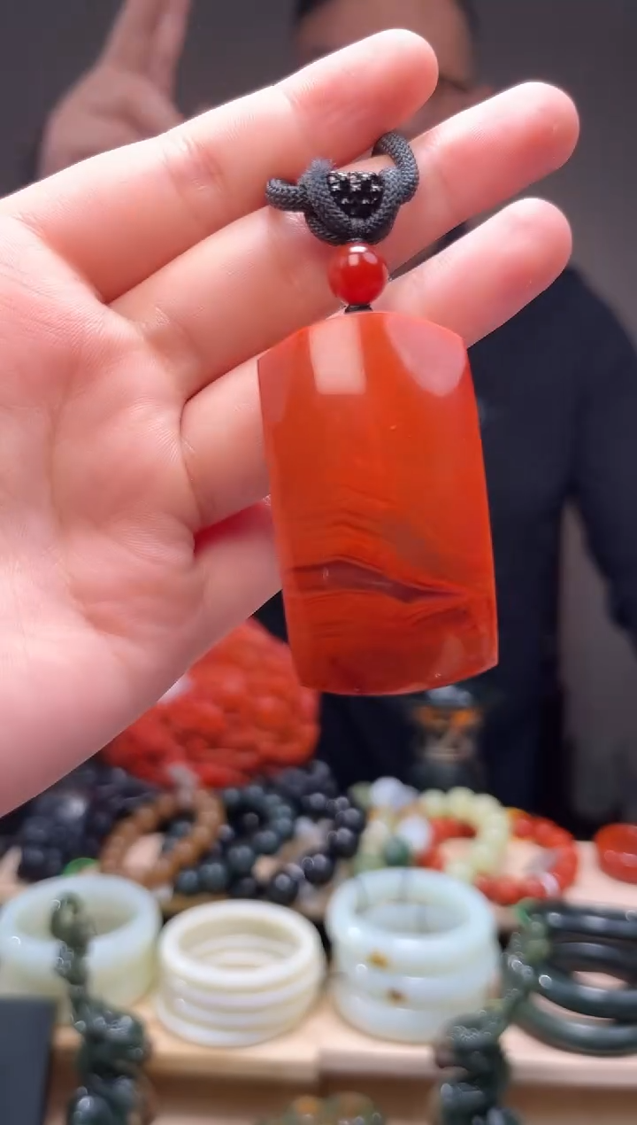 颈饰未镶嵌南红玛瑙吊坠