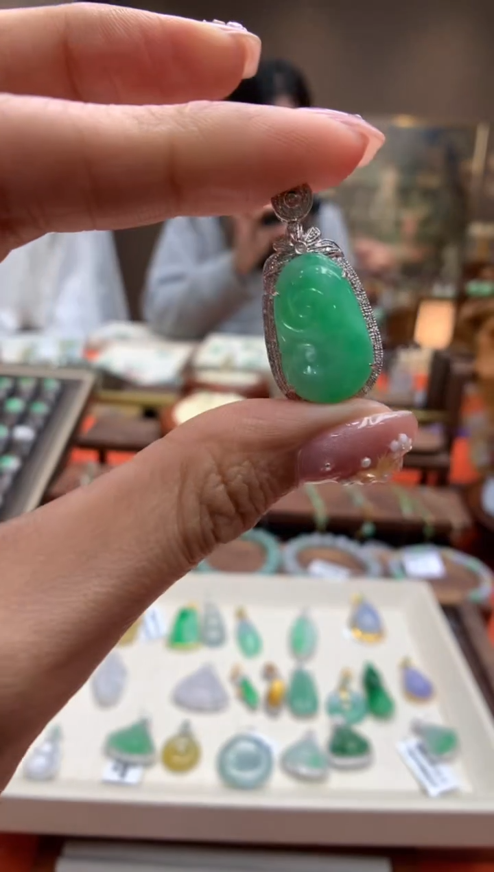 【闪购商品】翡翠颈饰18K金镶嵌如意