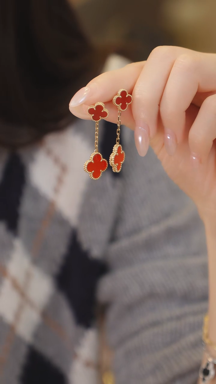 18K金镶嵌耳钉玛瑙/玉髓红二花耳钉