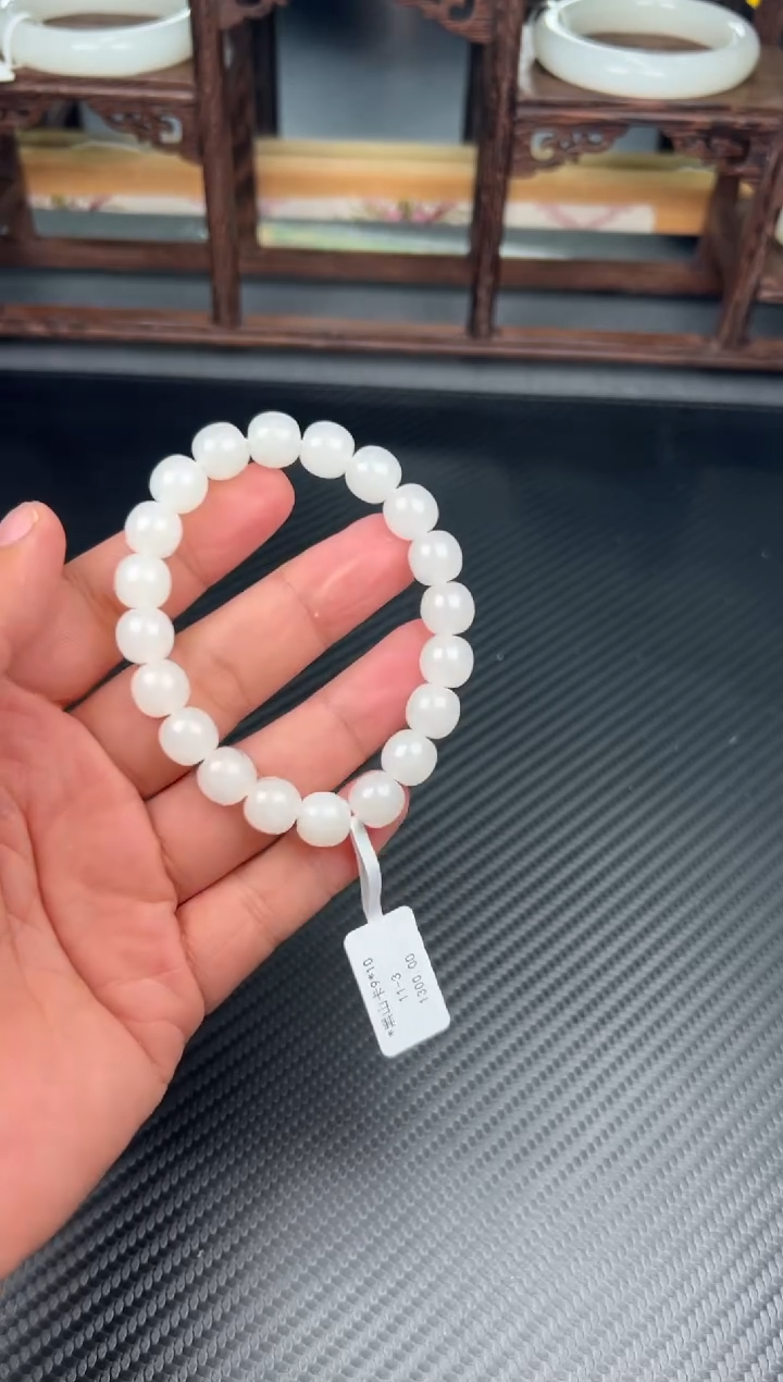 未镶嵌手串和田玉黑山微色差卡10