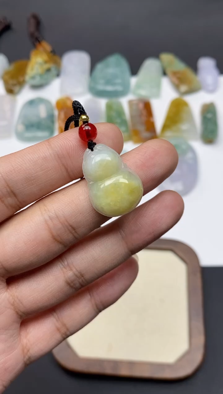 颈饰未镶嵌翡翠1