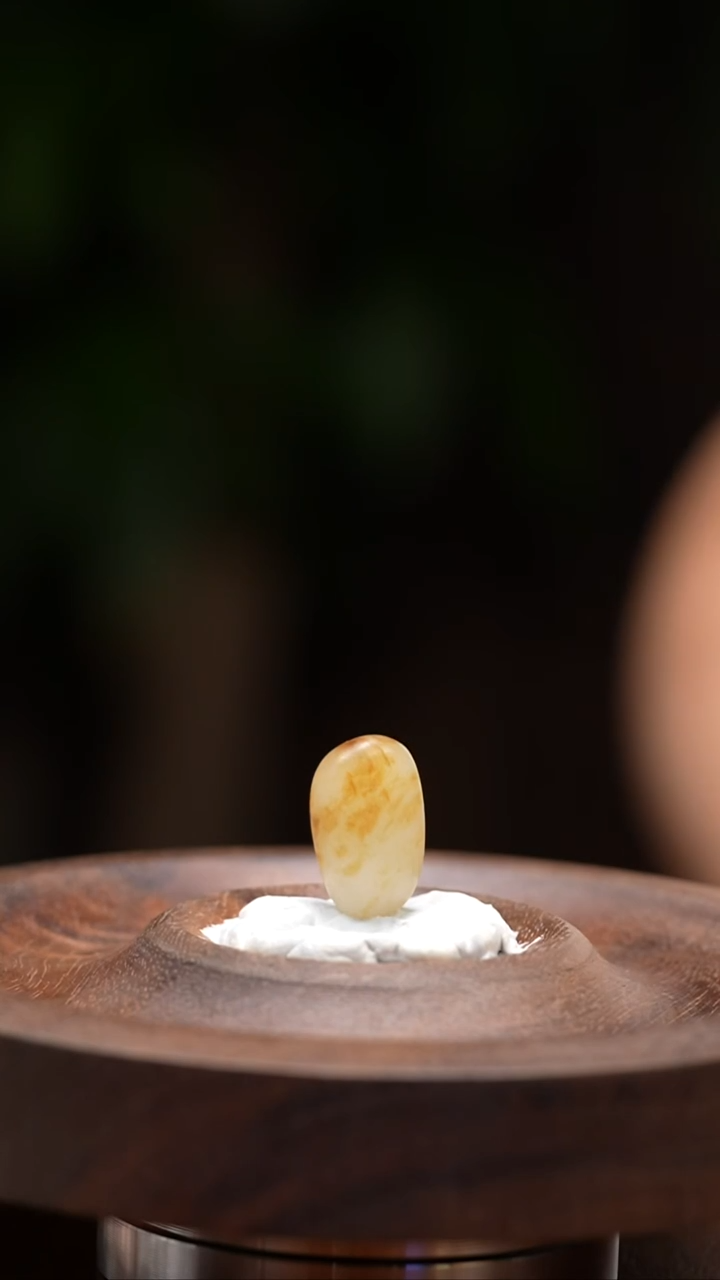 和田玉未镶嵌吊坠(不含链)2.2克和田玉原石