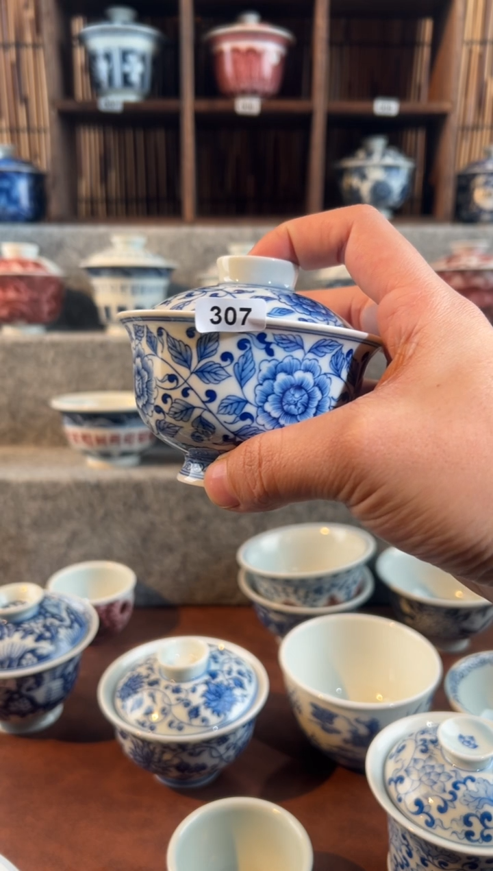 【闪购商品】307天禄言瓷缠枝莲盖碗1