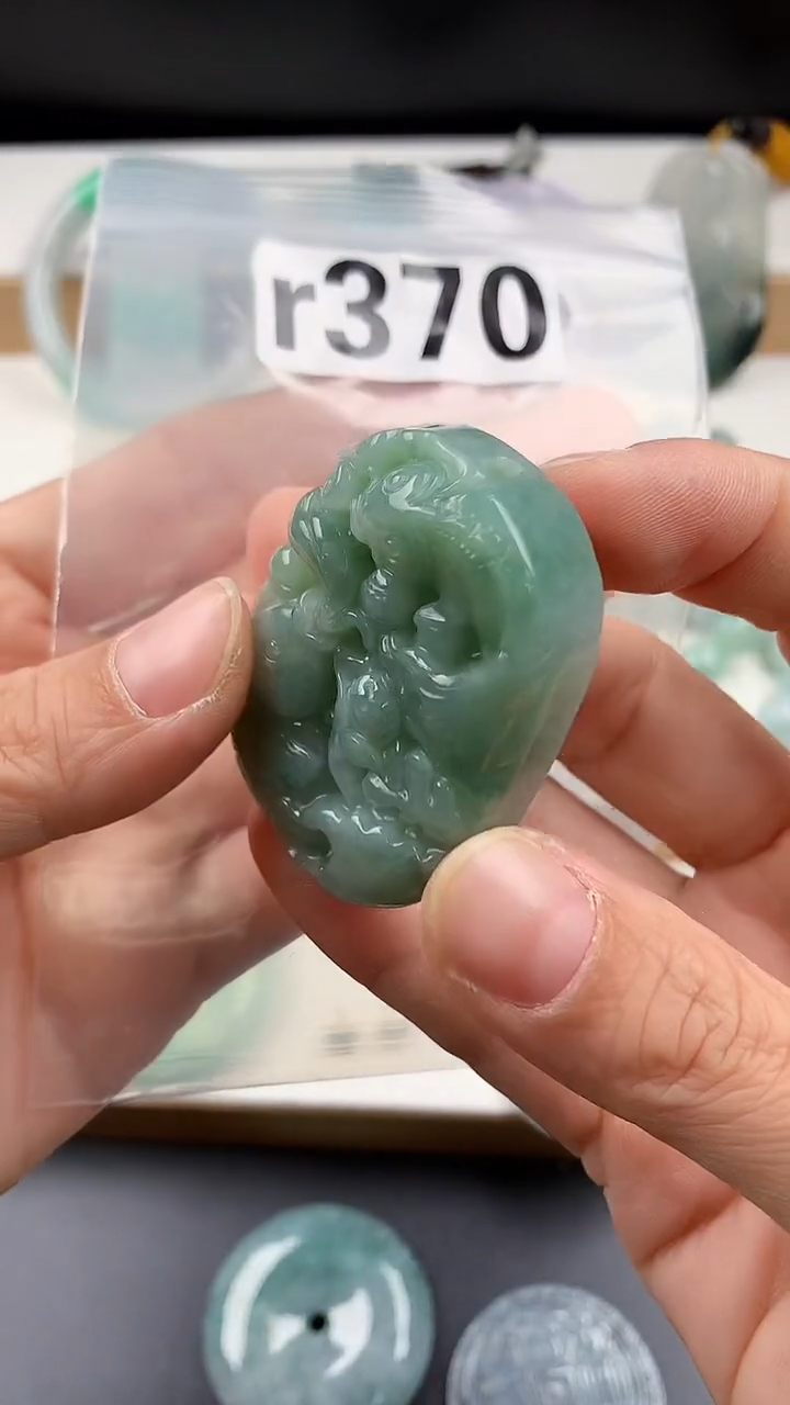 颈饰未镶嵌翡翠天然翡翠吊坠挂件