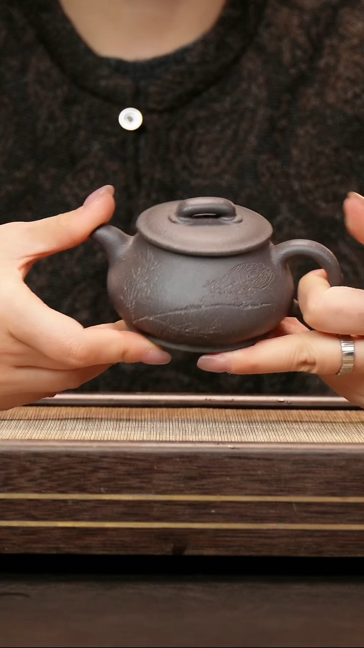 茶壶紫砂青灰紫泥 无相壶  刻绘款