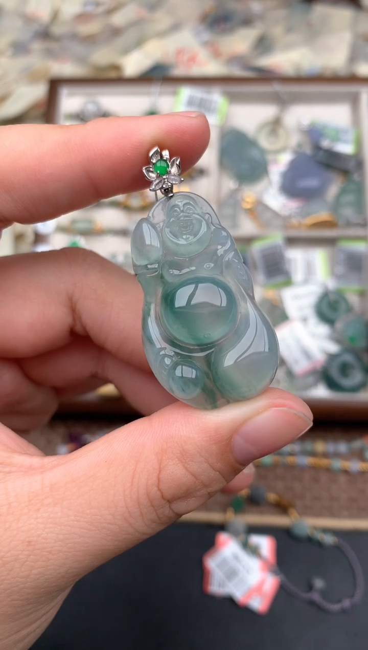 18K金镶嵌挂件翡翠一
