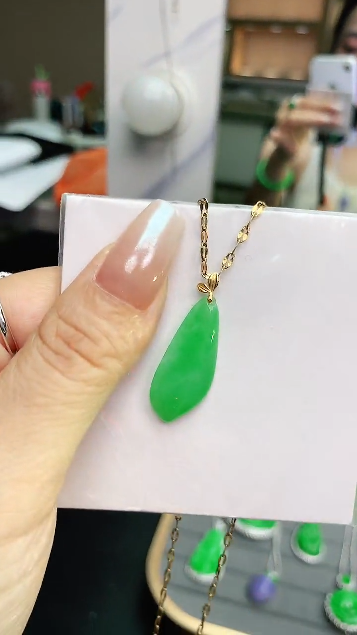 翡翠18K金镶嵌颈饰赠礼盒证书