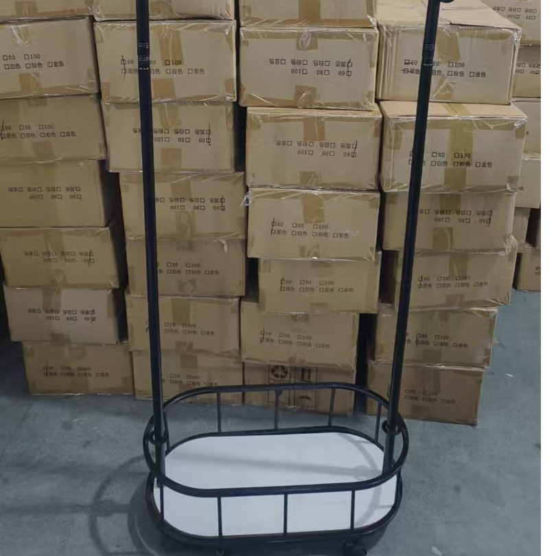 黑色带篮子可移动宽60高165需自己组装衣架包装破损