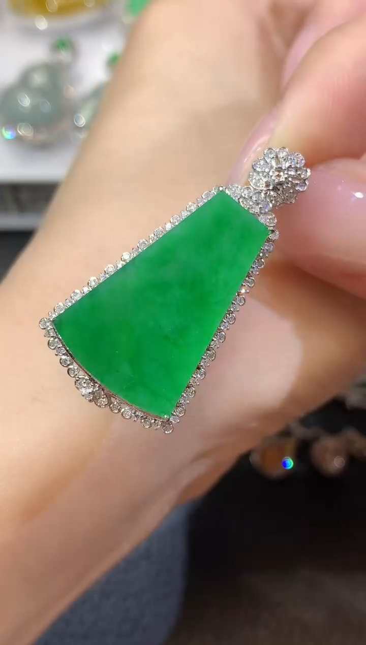 【闪购商品】翡翠18K金镶嵌吊坠(不含链)C122 