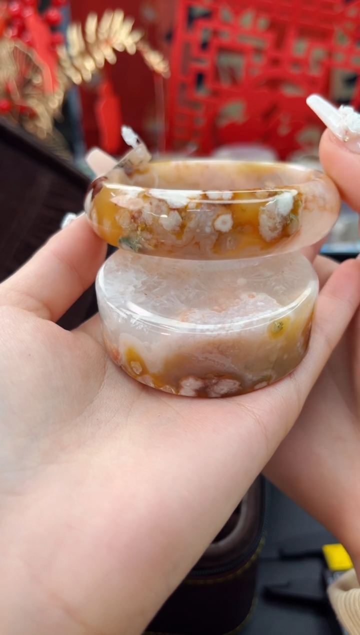 【闪购商品】石英质玉手镯未镶嵌赠送镯心（61圈口）