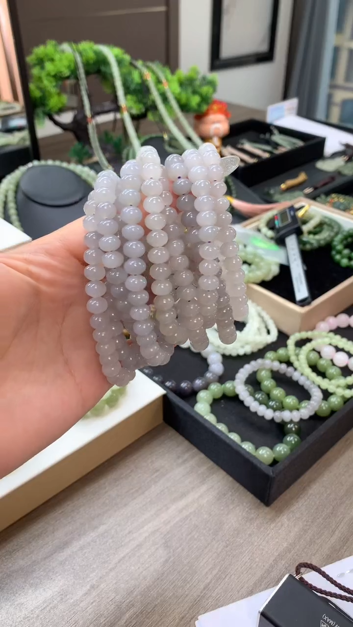 手链未镶嵌和田玉烟紫6*8算盘珠 多样性发其一