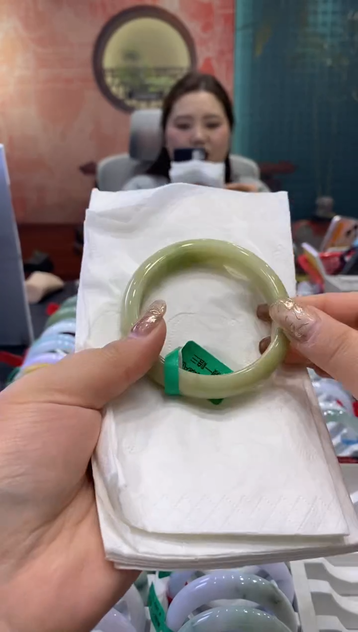 【闪购商品】翡翠手镯未镶嵌多人0011124