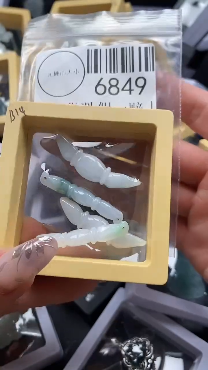 吊坠(不含链)未镶嵌翡翠6849
