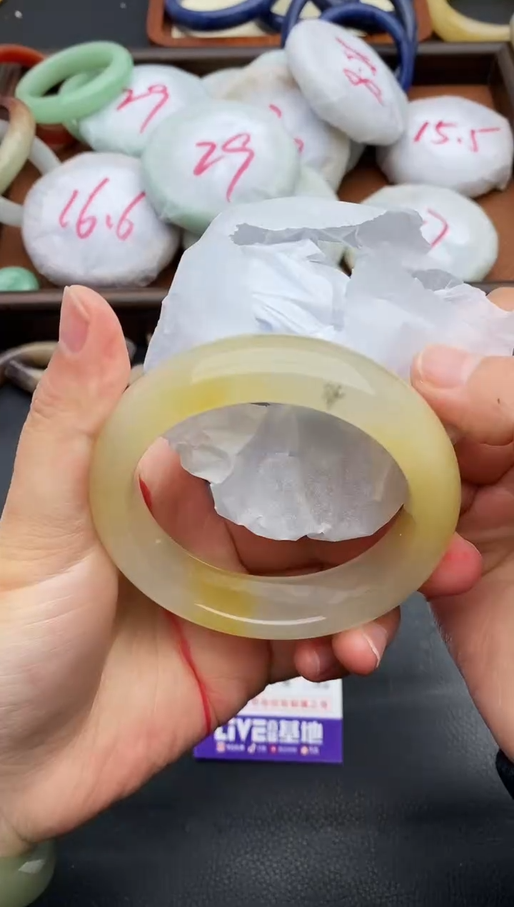 未镶嵌手镯石英质玉179+58.3