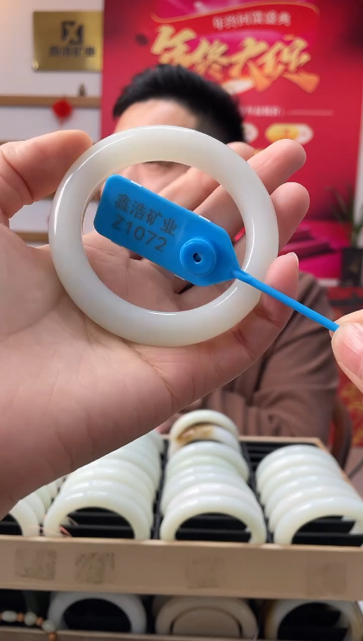 【闪购商品】和田玉手镯未镶嵌白玉Z1072圈口55