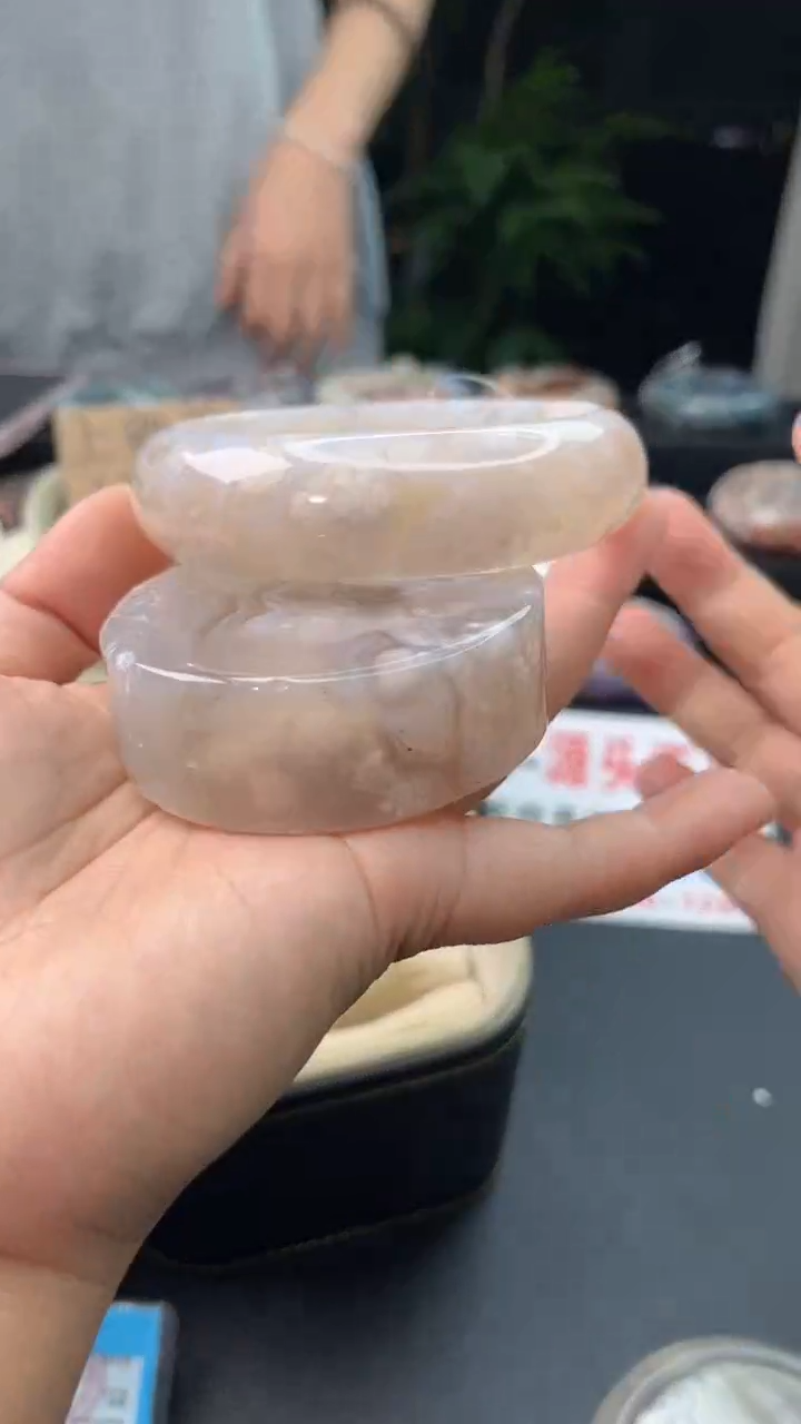 【闪购商品】石英质玉手镯未镶嵌赠送镯心（圈口64