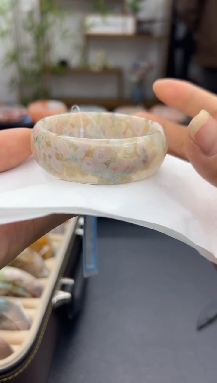 【闪购商品】石英质玉手镯未镶嵌A1349(53圈)