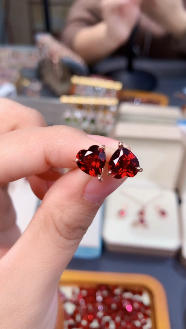 【闪购商品】石榴石耳钉银S925镶嵌天然