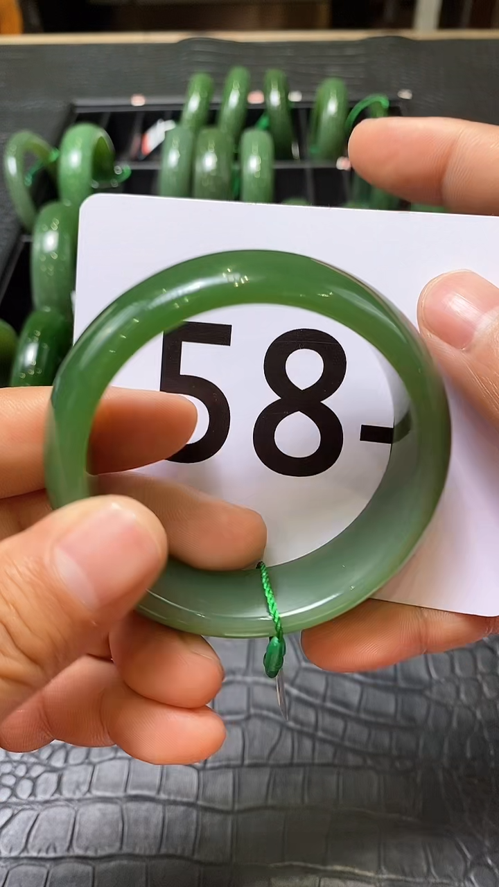 【闪购商品】和田玉碧玉手镯未镶嵌一个